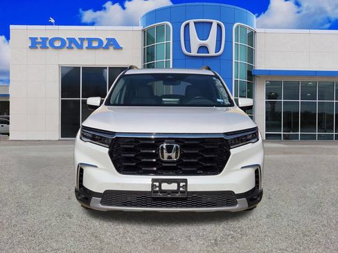 Used 2024 Honda Pilot Touring image 2