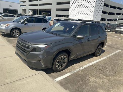 Used 2025 Subaru Forester Premium AWD/4WD image 1