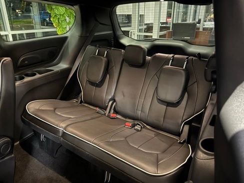 New 2026 Chrysler Pacifica Limited w/ S Appearance Package image 24