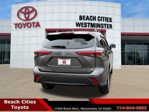 Certified 2022 Toyota Highlander LE image 11