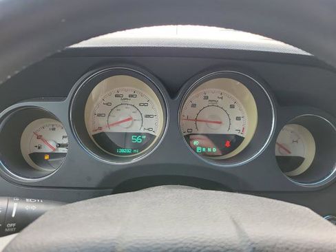 Used 2011 Dodge Challenger SE image 26