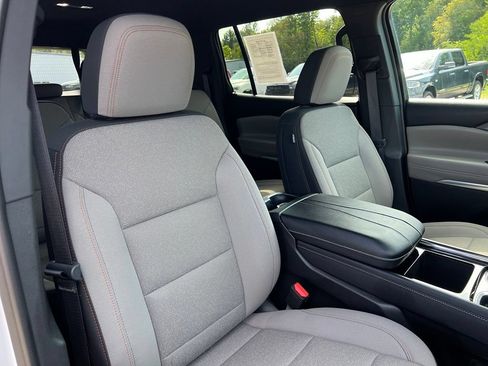 Used 2026 Chevrolet Traverse LT w/ Driver Confidence Package FWD image 10