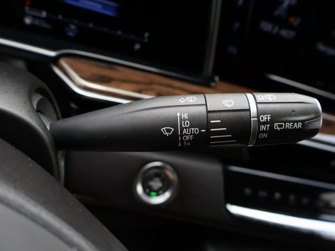 Certified 2021 Cadillac Escalade Premium Luxury Platinum AWD/4WD image 47