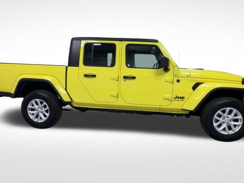 Used 2023 Jeep Gladiator Sport AWD/4WD image 9