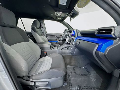 Used 2025 Toyota 4Runner TRD Off-Road image 32