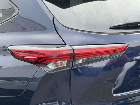 Used 2023 Toyota Highlander XSE AWD/4WD image 10