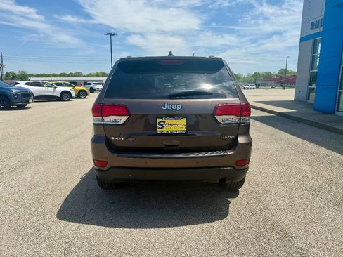 Used 2020 Jeep Grand Cherokee Laredo w/ 18" Wheel & 8.4" Radio Group image 3