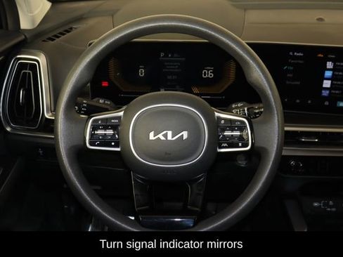 Used 2025 Kia Sorento LX FWD image 7