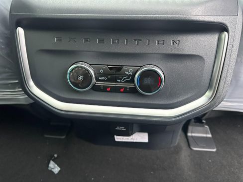 New 2026 Ford Expedition Max Platinum w/ Driver's Package image 5