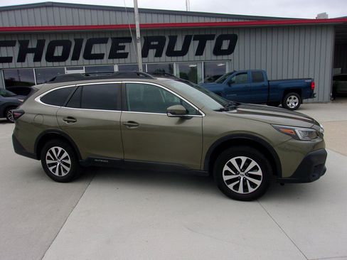 Used 2022 Subaru Outback Premium AWD/4WD image 2