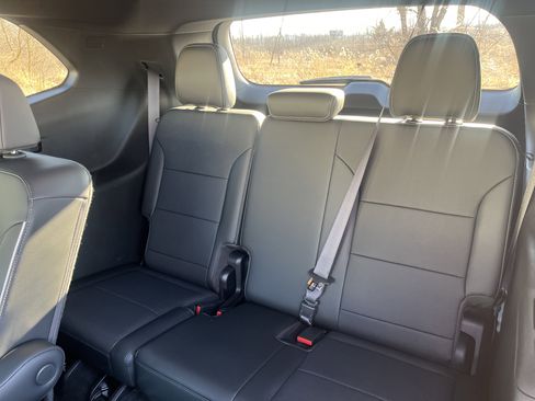 Used 2025 Buick Enclave Preferred image 14