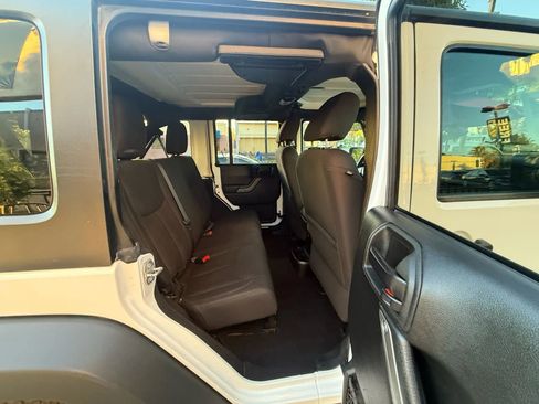 Used 2018 Jeep Wrangler Unlimited Sport S image 17