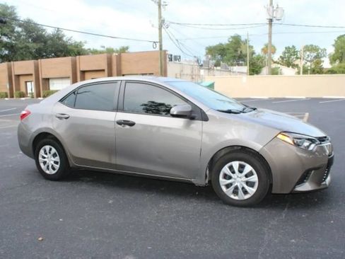 Used 2016 Toyota Corolla LE FWD image 13
