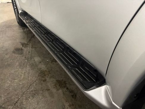 Used 2024 Nissan Armada SL w/ Captain's Chairs Package image 10