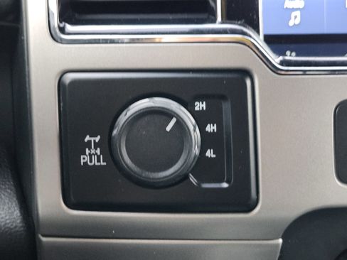 Used 2022 Ford F350 Lariat w/ Chrome Package image 31