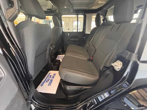 Certified 2025 Jeep Wrangler Unlimited Sahara AWD/4WD image 15