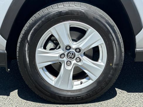 Used 2021 Toyota RAV4 XLE AWD/4WD image 14
