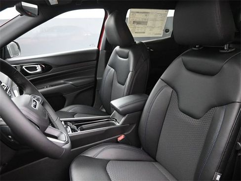 New 2026 Jeep Compass Latitude image 12