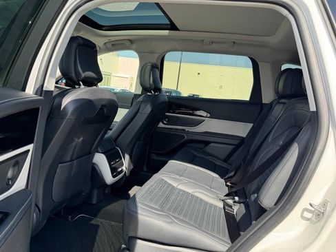 Certified 2025 Lincoln Nautilus Reserve image 12