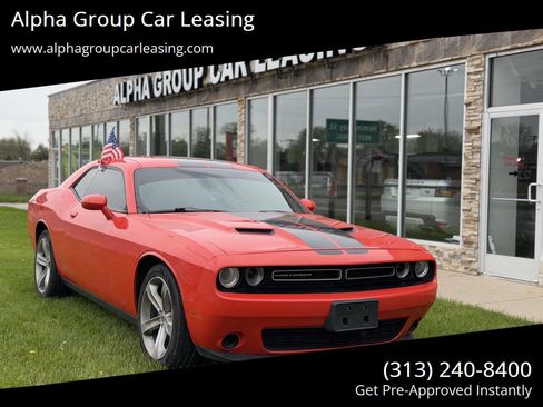 Used 2017 Dodge Challenger SXT w/ Super Sport Group (SS/T) RWD image 1