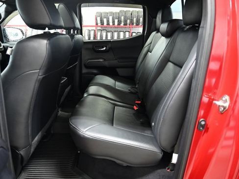 Used 2018 Toyota Tacoma TRD Off-Road image 13