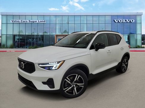 Certified 2024 Volvo XC40 B5 Core image 1