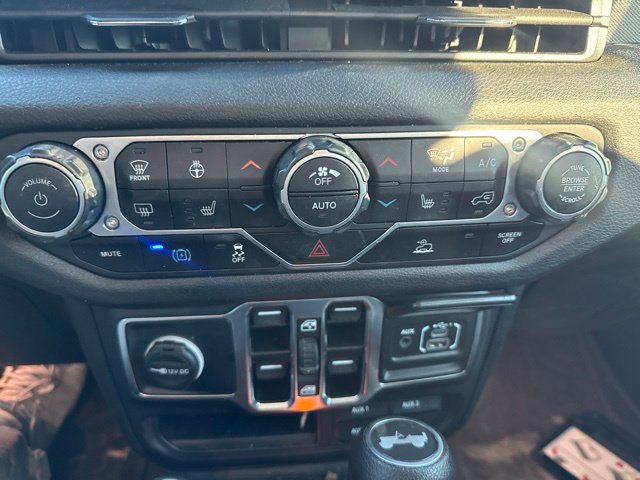 Used 2024 Jeep Wrangler Unlimited w/ Convenience Group AWD/4WD image 18