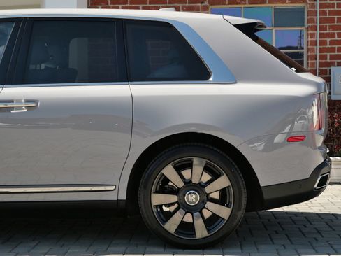 Certified 2024 Rolls-Royce Cullinan AWD/4WD image 22