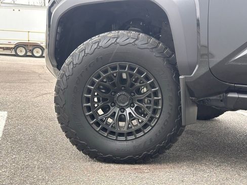 Used 2024 Toyota Tacoma TRD Off-Road w/ TRD Off Road Premium Package AWD/4WD image 10