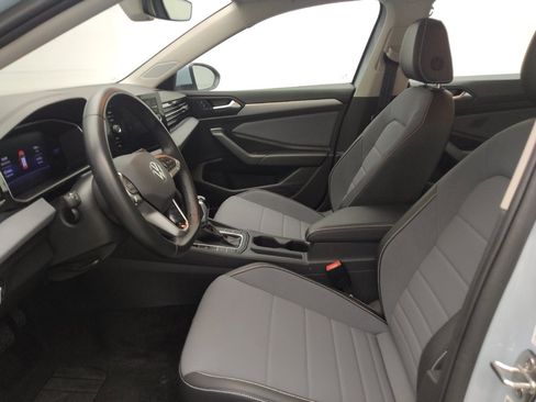 Used 2025 Volkswagen Jetta SE w/ Sunroof Package FWD image 17