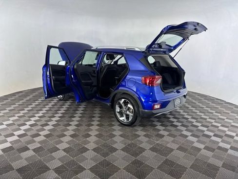 Used 2022 Hyundai Venue Limited FWD image 16
