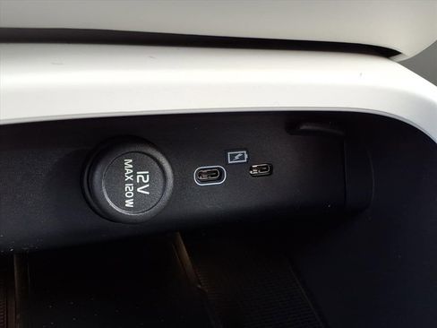 New 2026 Volvo XC40 B5 Plus w/ Protection Package Premier image 20