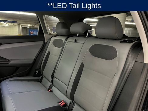 Certified 2022 Volkswagen Taos SE w/ Panoramic Sunroof Package image 20