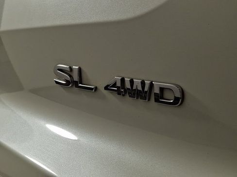 Used 2024 Nissan Pathfinder SL AWD/4WD image 30