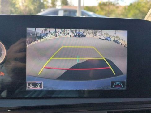 Used 2022 Lexus ES 300h w/ Accessory Package image 21