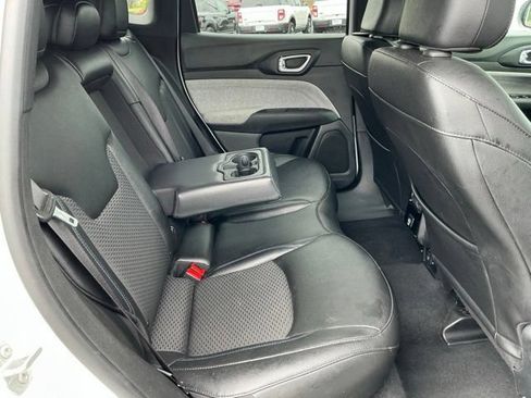 Used 2024 Jeep Compass Latitude AWD/4WD image 21