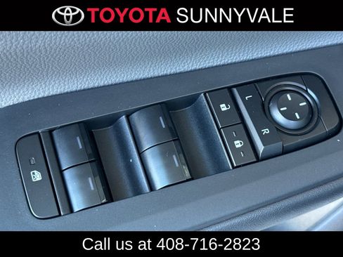 Used 2025 Toyota Prius LE image 17