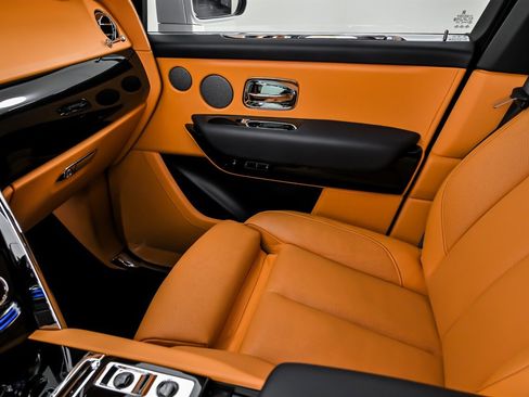 Used 2022 Rolls-Royce Cullinan image 42