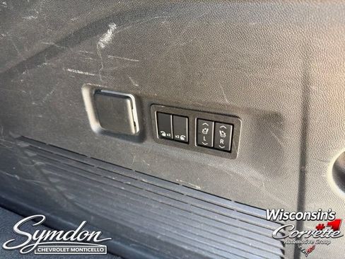 Used 2023 Chevrolet Suburban Premier AWD/4WD image 23