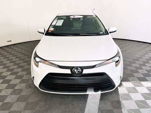 Used 2025 Toyota Corolla LE FWD image 8