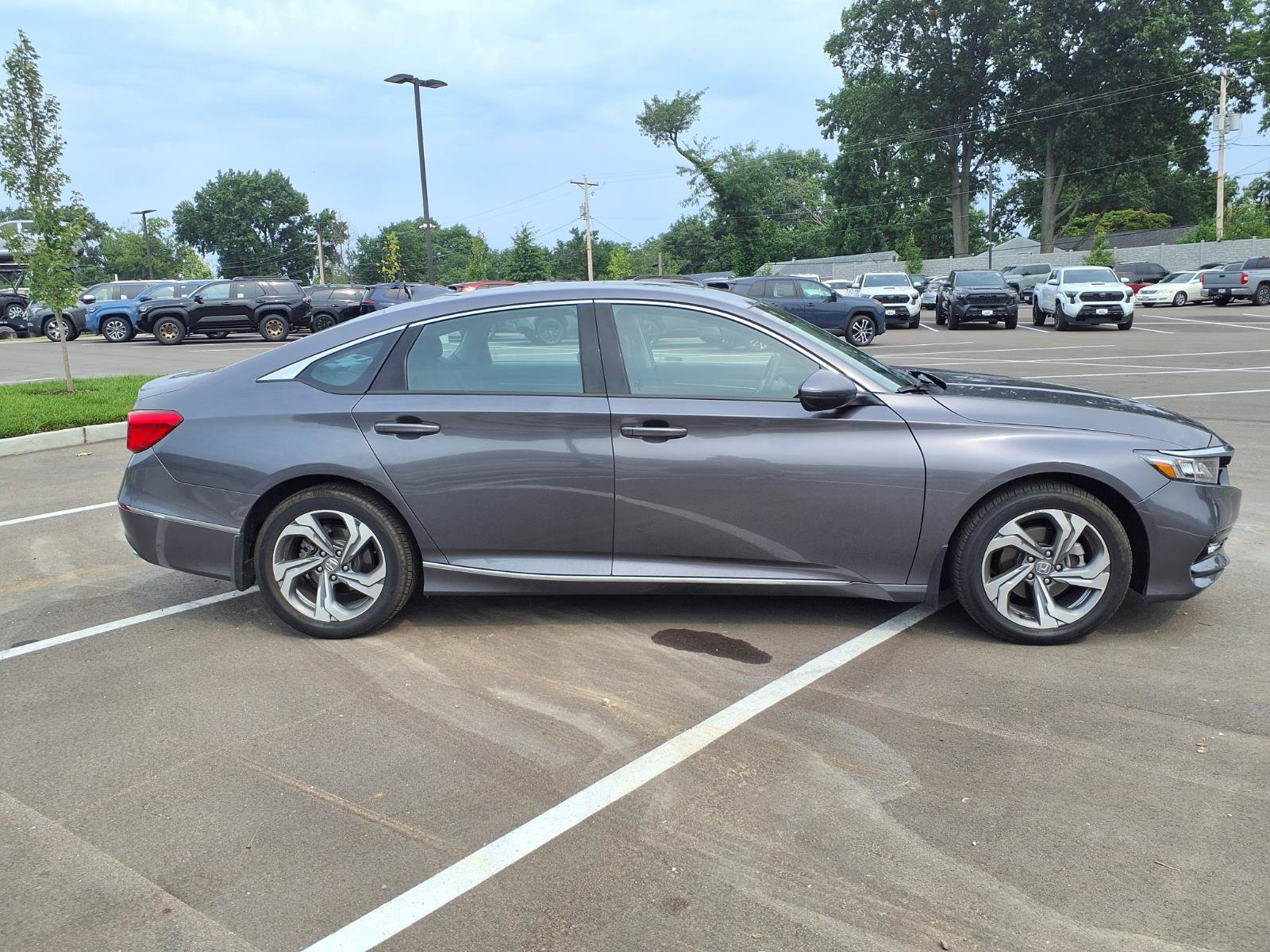 Used 2018 Honda Accord EX-L image 2