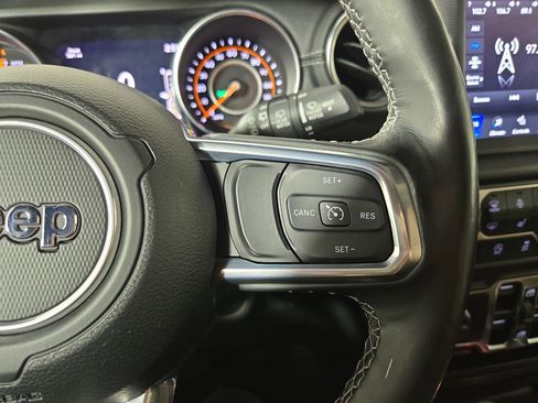 Used 2020 Jeep Wrangler Unlimited Sahara AWD/4WD image 16