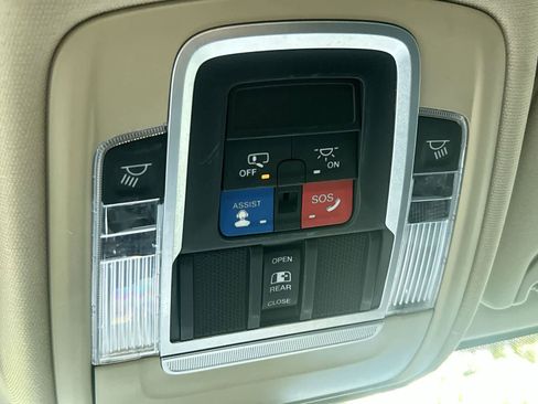 Used 2022 RAM 2500 Laramie AWD/4WD image 17