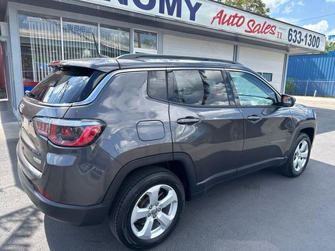 Used 2019 Jeep Compass Latitude w/ Popular Equipment Group AWD/4WD image 3