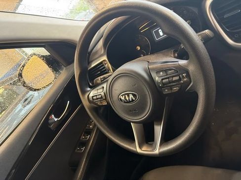 Used 2017 Kia Sorento AWD image 6