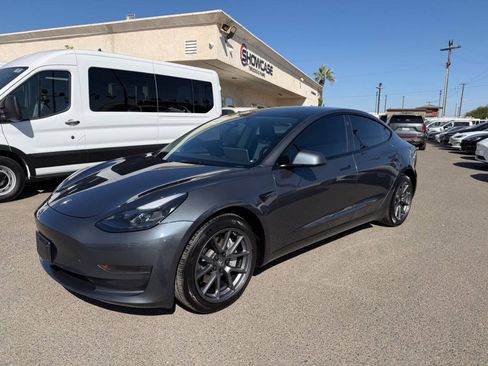Used 2023 Tesla Model 3 Standard Range RWD image 4