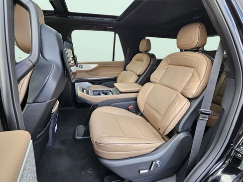 New 2025 Lincoln Navigator Black Label image 25