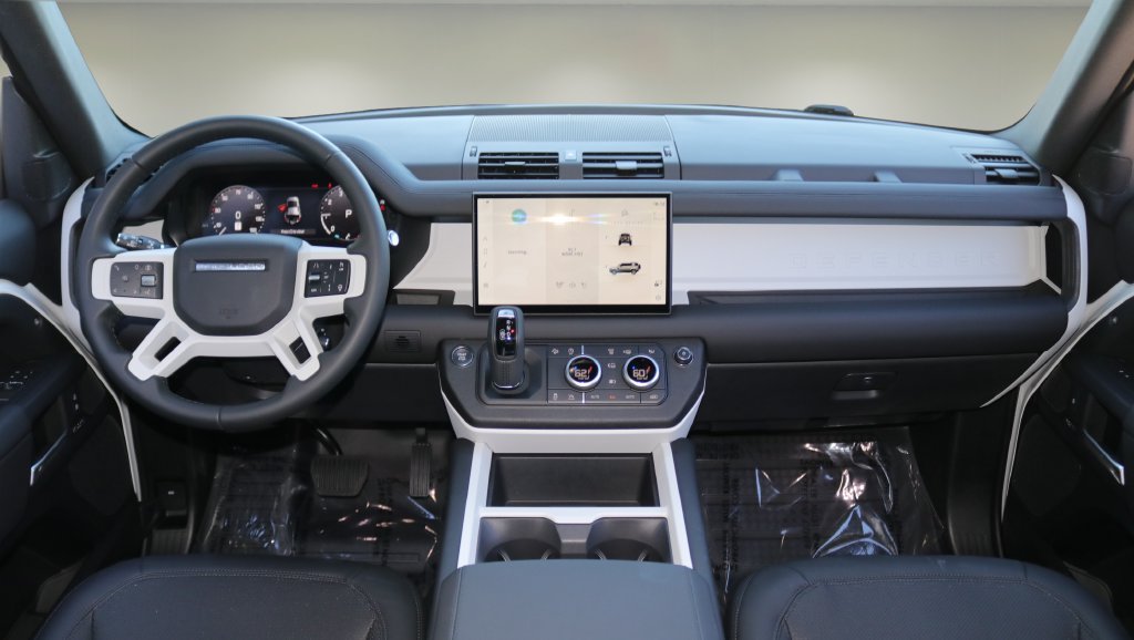 Used 2025 Land Rover Defender 110 X-Dynamic SE AWD/4WD image 13
