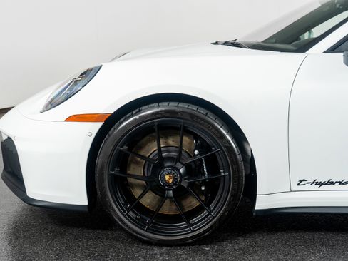 Used 2025 Porsche 911 Carrera 4 GTS image 19