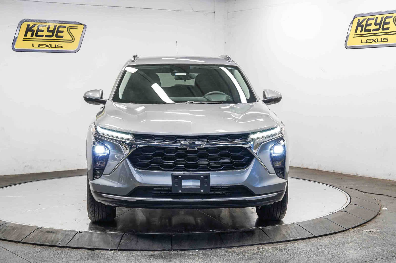Used 2025 Chevrolet Trax LT FWD image 6